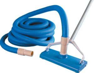 Chọn mua dụng cụ vệ sinh hồ bơi đạt chất lượng